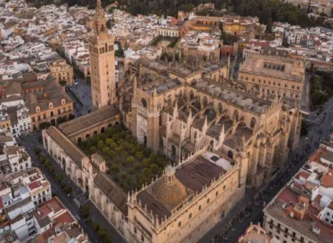 seville cathedral interior architecture Sevilla Inside